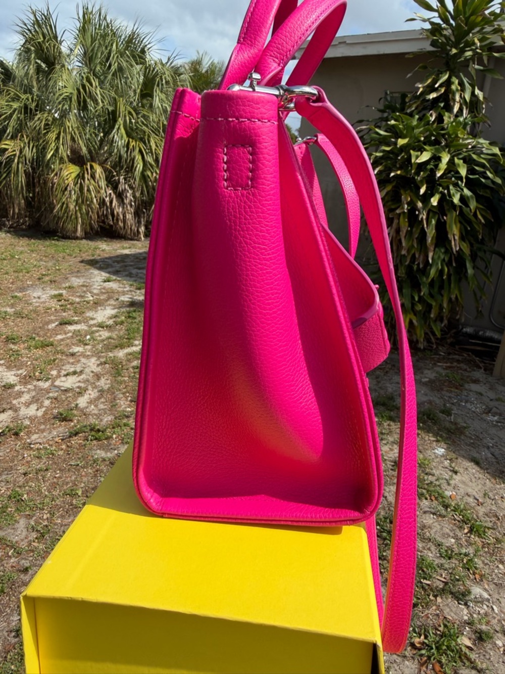 Marc Jacobs Hot Pink The Tote Bag Large Leather Tote with Removable Strap - Picture 6 of 12